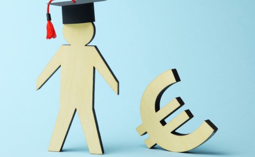 AN ANALYSIS OF GRADUATE EARNINGS ACROSS HIGHER EDUCATION INSTITUTIONS