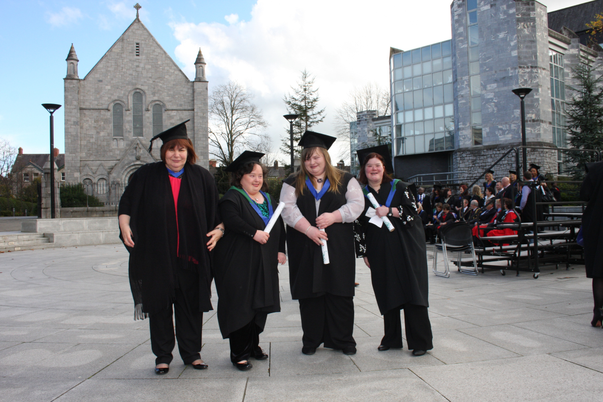 4 graduates of CCL with their diplomas at their graduation
