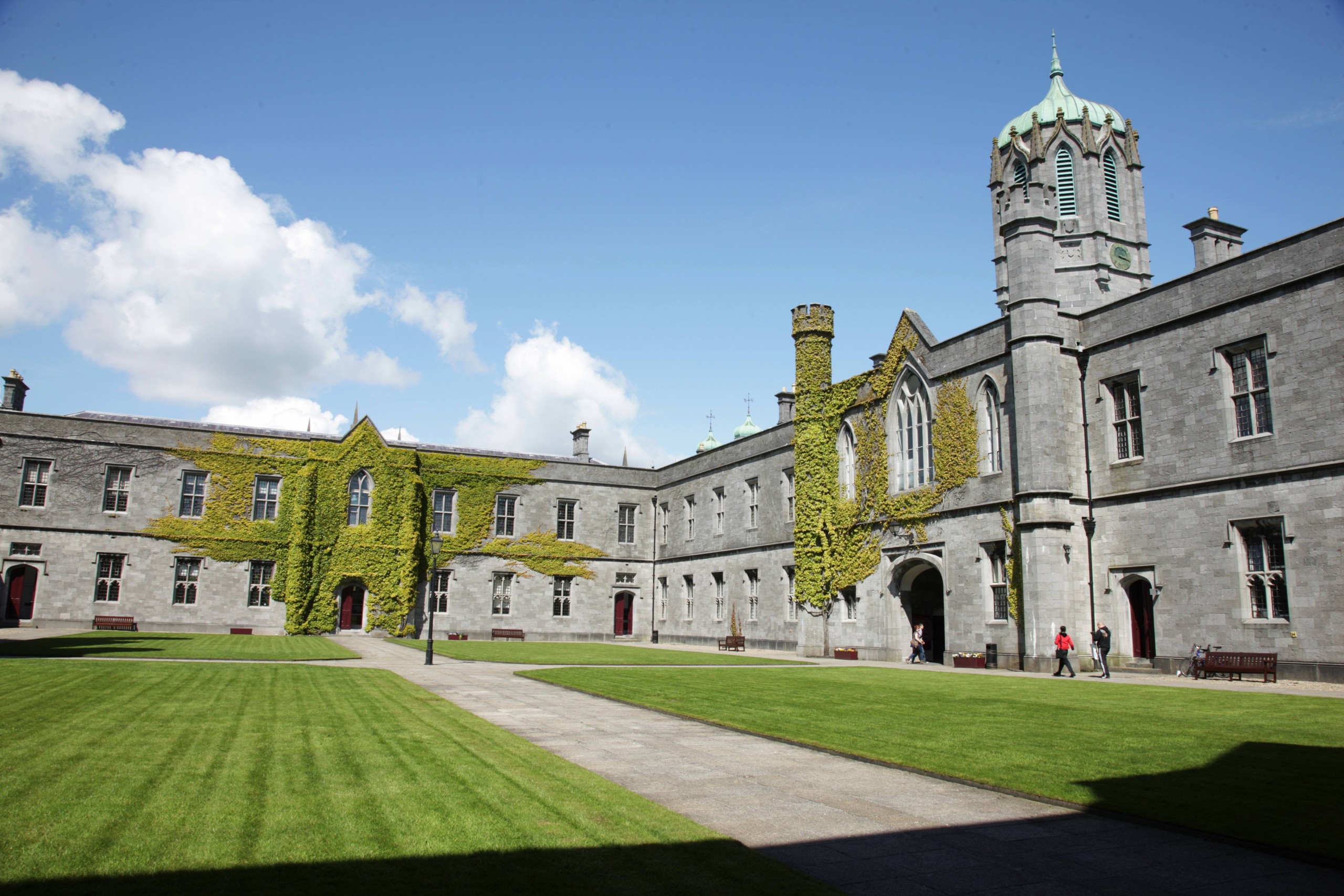 The quadrangle buiding in NUIG photographed from the inner square.